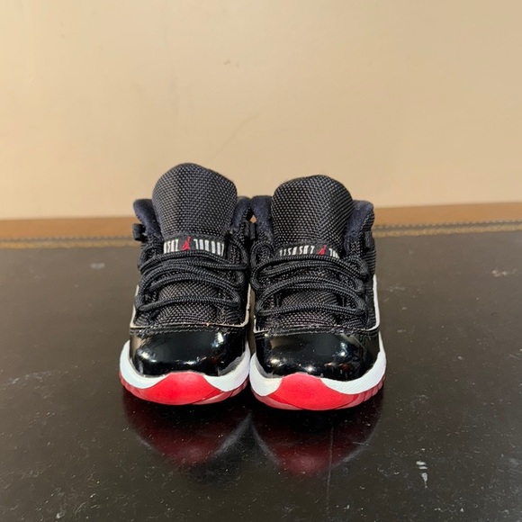 Nike Air Jordan 11 Retro Bred Black Red 378040-061 Toddler Baby Size 5C - Picture 2 of 5